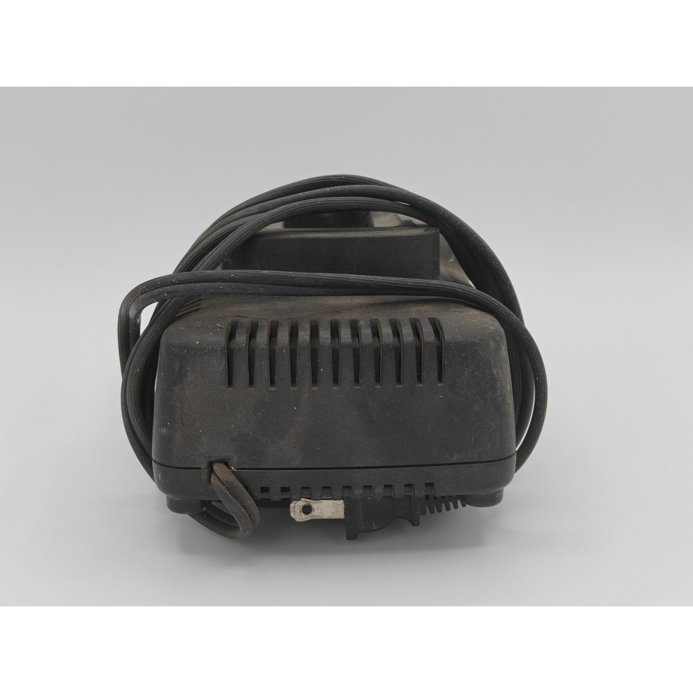 DeWalt DW9116 7.2V-18V 1-Hour NiCd Battery Charger Black Power Tool Station - Picture 3 of 6